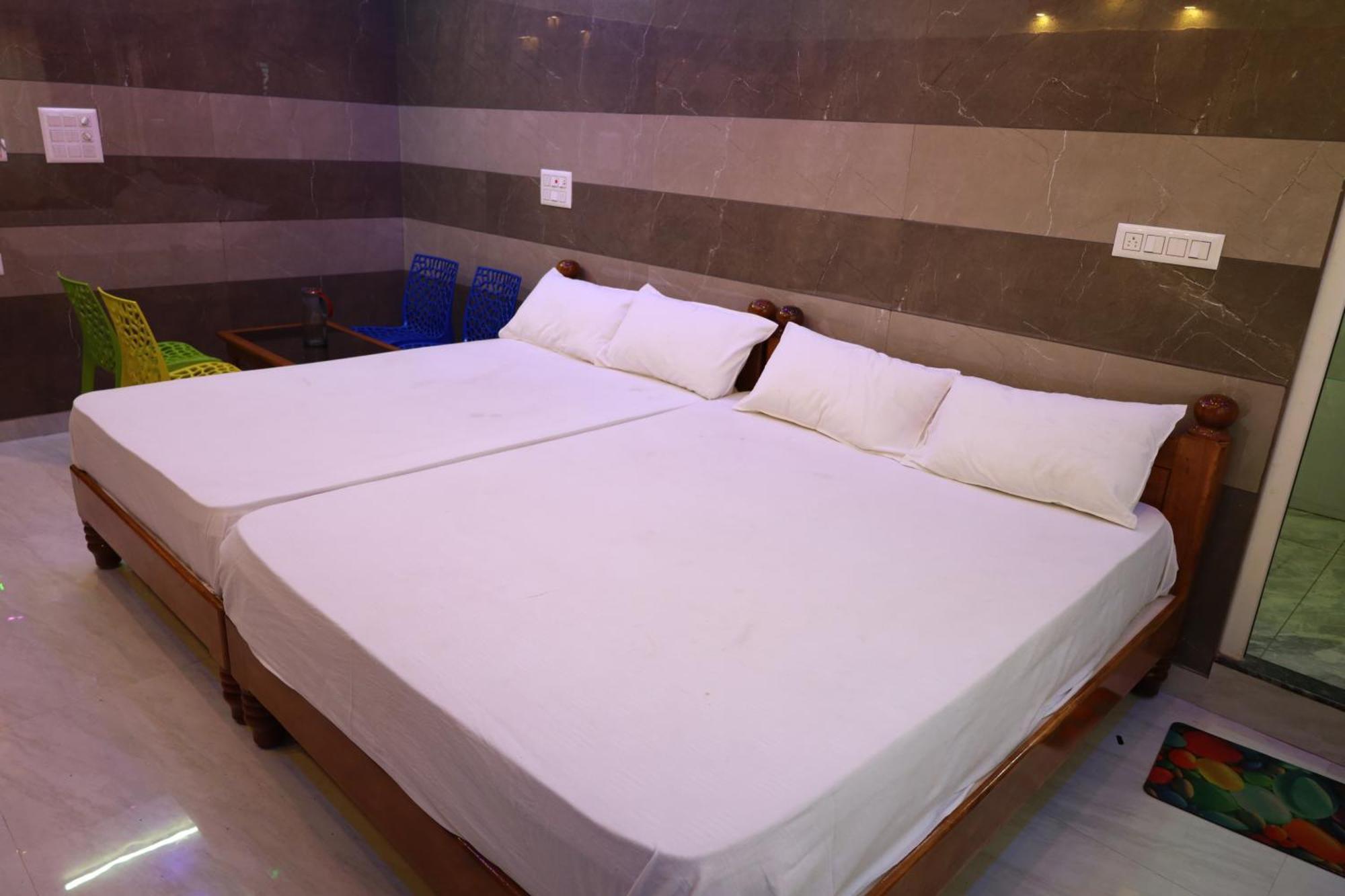 Rv Residency Hotell Wodapatti Exteriör bild