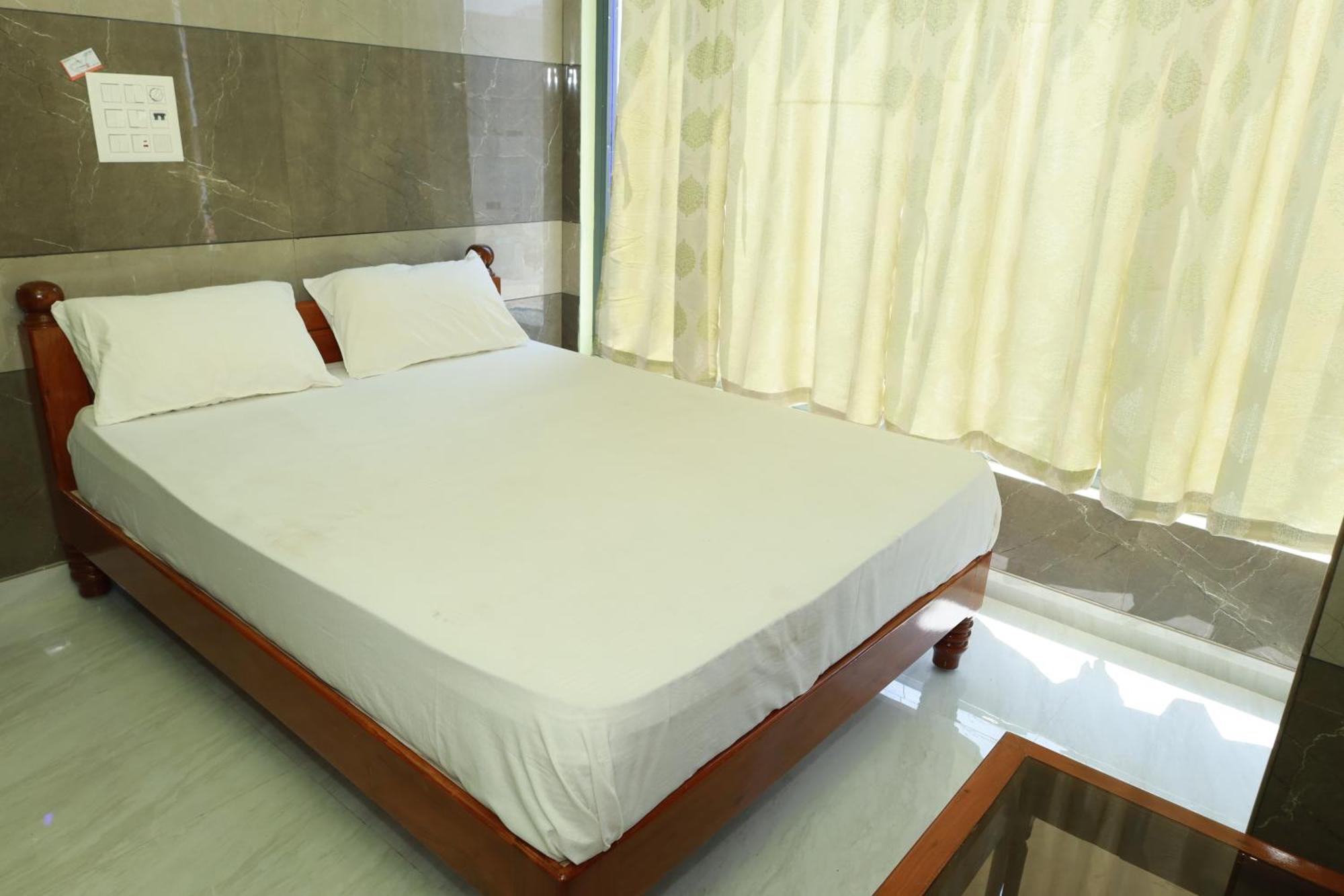 Rv Residency Hotell Wodapatti Exteriör bild