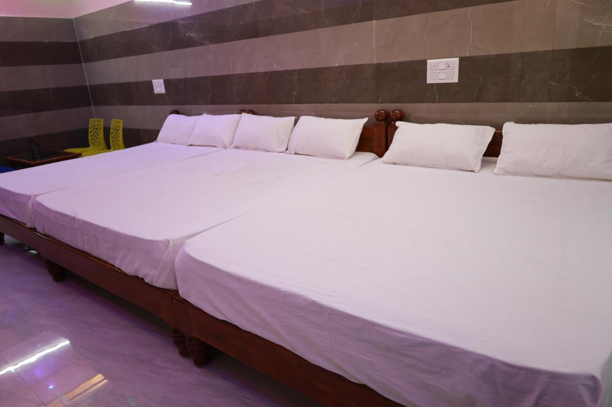 Rv Residency Hotell Wodapatti Exteriör bild